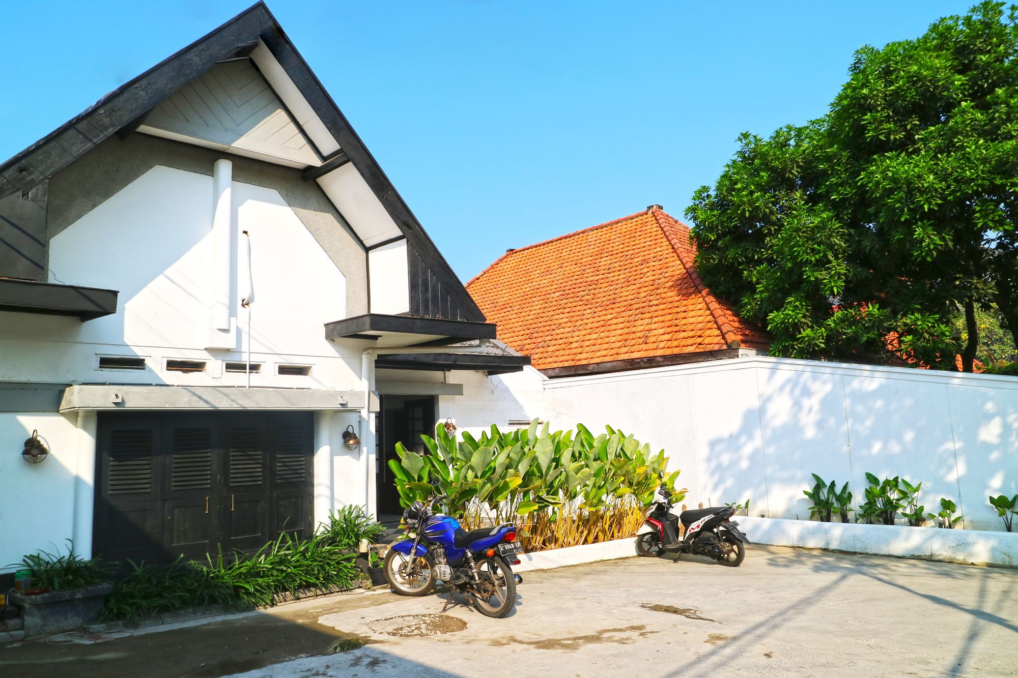 Askhara Guesthouse Surabaya Eksteriør billede